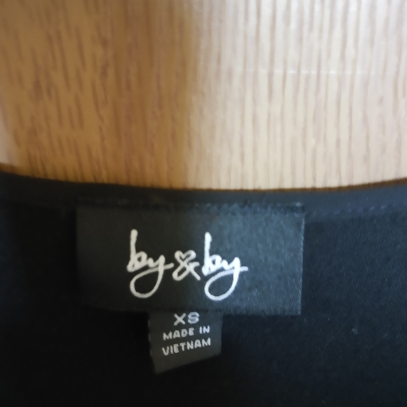 Size XS Unique Lace Feature and cold shoulder Black Blouse - Picture 3 of 4